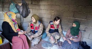 Kadın komutanlardan ekmek pişiren kadınlara sürpriz