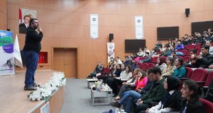 Teknoloji lideri ETÜ'lü öğrencilerle bir araya geldi