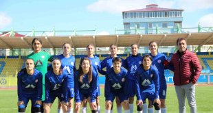 Ağrı'da erken yaşta evliliklere karşı futbol oynayan kızlar şampiyonluğa koşuyor