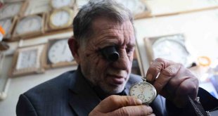 'Tik tak' sesleriyle geçen bir ömür: 65 yıldır 'zamanı' ayarlıyor