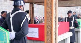 Siirt'te motosiklet kazasında hayatını kaybeden üsteğmen Yıldırım, Erzurum'da toprağa verildi