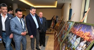 Çocuklar sanatlarını sergiledi