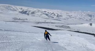 Yalnızçam Kayak Merkezi'nde hafta sonu yoğunluğu