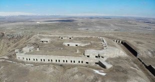 Kars'ta 274 yıllık tabya turizme kazandırılmayı bekliyor