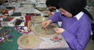 Van'da kurslara katılan kadınlar becerilerini geliştiriyor