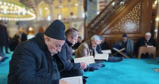 Van'da camilerde mukabele okunuyor