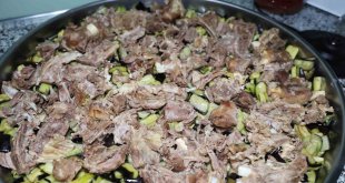 Gönüllü annelerin ellerinde pişen yemekler ihtiyaç sahiplerine ulaştırılıyor