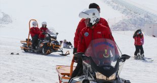 Hakkari'de kayakseverlerin güvenliği JAK timine emanet