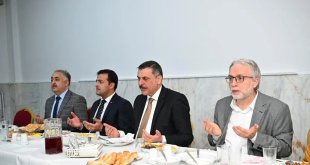 Kuran Kursunda iftarda bir araya geldiler