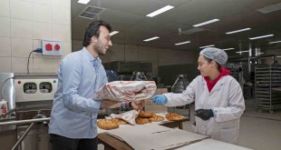 Ramazan Pidesi Atatürk Üniversiteli Öğrencilerden