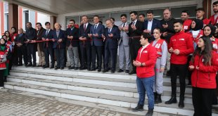 Bitlis'te hastane ve üniversite yerleşkesinde "Kızılay Butik" açıldı