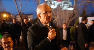Bakan Uraloğlu, Iğdır'da esnafı ziyaret etti, vatandaşlarla iftar yaptı