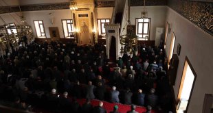 Elazığlılar Ramazan'ın ilk cumasında camileri doldurdu