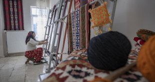 Tunceli'de kadınlar 'cicim' dokumacılığını yaşatmaya çalışıyor