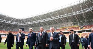 Bakan Bak: "Türkiye'nin dört bir yanında tesisler yapıyoruz"