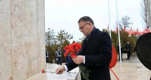 Van'da 18 Mart Şehitleri Anma Günü ve Çanakkale Zaferi'nin yıl dönümü