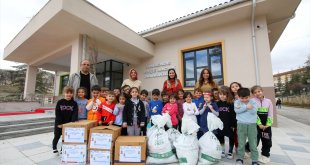 Malatya'da anaokulu öğrencilerinden ihtiyaç sahibi depremzedelere gıda kolisi