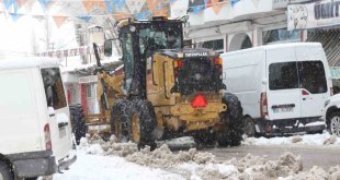 Başkale'de kış geri döndü: 21 yerleşim yerinin yolu ulaşıma kapandı
