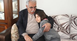 Kızlarını okutan baba, köydeki diğer ailelere de örnek oldu