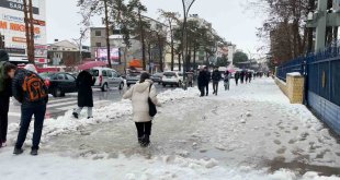 Kar sonrası ilçe adeta göle döndü