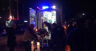 Elazığ'da hafif ticari aracın çarptığı kadın yaralandı