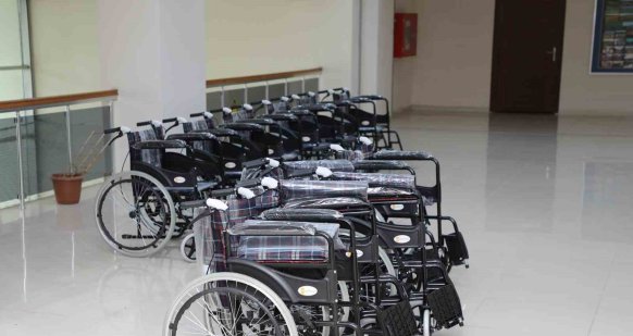 Erciş Belediyesinden 20 kişiye tekerlekli sandalye desteği