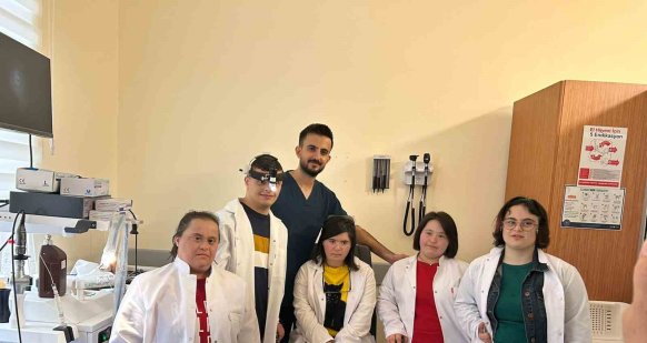 Bir günlüğüne doktor oldular, ortaya renkli görüntüler çıktı