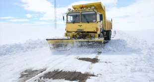 Erzurum ve Kars'ta 26 yerleşim yerinin yolu ulaşım açıldı