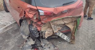 Van'da iki otomobilin çarpıştığı kazada 4 kişi yaralandı