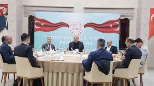 Ağrı Valisi Koç, muhtarlarla bir araya geldi