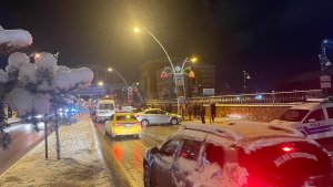 Ağrı'da kar yağışı sonrası 3 trafik kazasında 8 araçta hasar oluştu