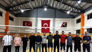 Yüksekova'da iftar sonrası gençlerin durağı İlçe Gençlik ve Spor Müdürlüğü oluyor