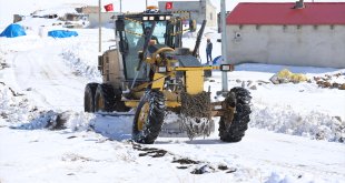 Kars'ta kar yağışı nedeniyle kapanan 47 köy yolu ulaşıma açıldı