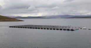 Bakan Yumaklı, Elazığ'da kurulan Türkiye'nin ilk yüzer güneş enerjisi santralini inceledi: