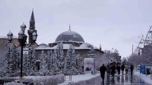 Erzurum'da kar yağışı sonrası kartpostallık manzaralar