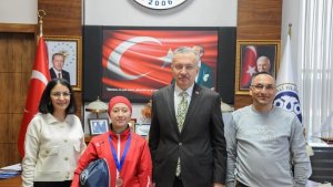 EBYÜ öğrencisi Yavuz, Dünya Kayak Şampiyonasında 5. oldu