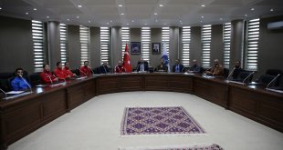 Van YYÜ Rektörü Şevli, başarılı sporcuları ödüllendirdi