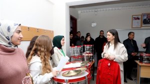 Erciş Güzel Sanatlar Lisesi öğrencilerine enstrüman desteği