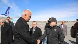 Bakan Ersoy Van'a geldi