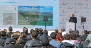 Bakan Ersoy, Geleceğe Miras Eski Van Şehri Tanıtım Programı'nda konuştu: