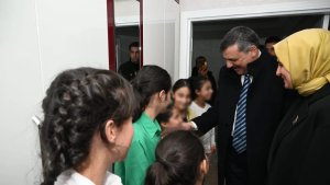 İftarlarını çocuklarla açtı