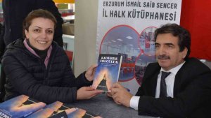 Efe, 'Kadere yolculuk' kitabını imzaladı