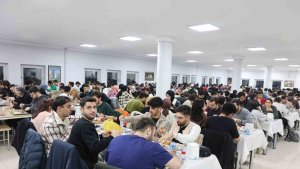 Elazığ'da üniversite öğrencilerine ücretsiz iftar veriliyor