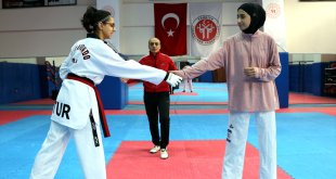 Elazığlı milli sporcu Ebrar, tekvandoda Avrupa şampiyonluğu için çalışıyor