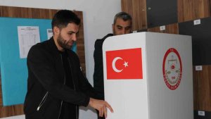 Van'da okullarda sandıklar kuruldu