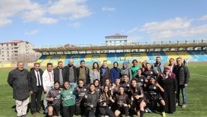 Ağrı'da Aile ve Sosyal Politikalar Kız Futbol Takımı 76 Iğdır Spor'u yendi
