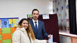 Ardahan'da oy kullanma işlemi başladı