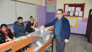 Kars'ta vatandaşlar oy kullanmaya başladı
