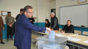 Kars Valisi Ziya Polat oyunu kullandı