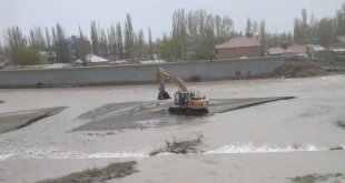 100 yıl Mahallesinin su arızası gideriliyor